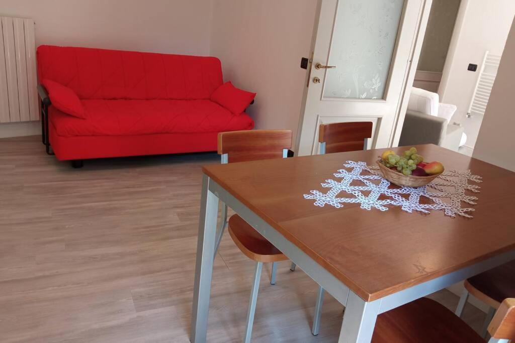 Apartamento Entire flat, independent entrance, 20 mins to BGY - Bergamo Milan airport Nembro Exterior foto