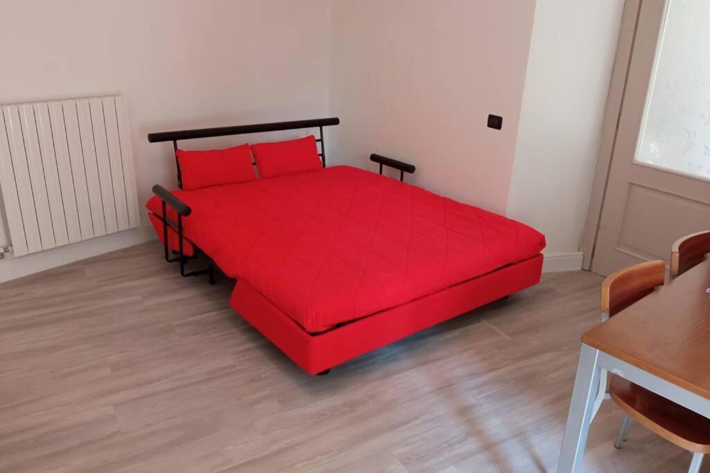 Apartamento Entire flat, independent entrance, 20 mins to BGY - Bergamo Milan airport Nembro Exterior foto