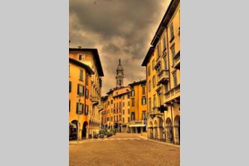Apartamento Entire flat, independent entrance, 20 mins to BGY - Bergamo Milan airport Nembro Exterior foto