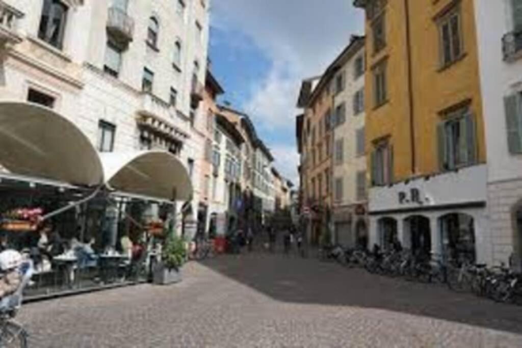 Apartamento Entire flat, independent entrance, 20 mins to BGY - Bergamo Milan airport Nembro Exterior foto