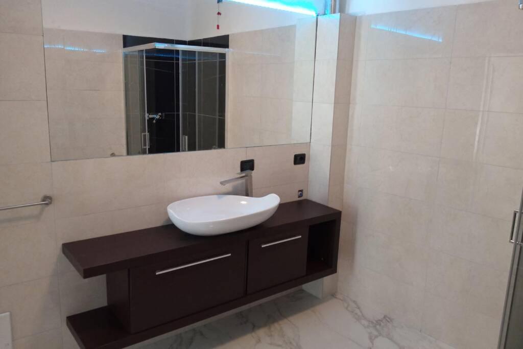 Apartamento Entire flat, independent entrance, 20 mins to BGY - Bergamo Milan airport Nembro Exterior foto