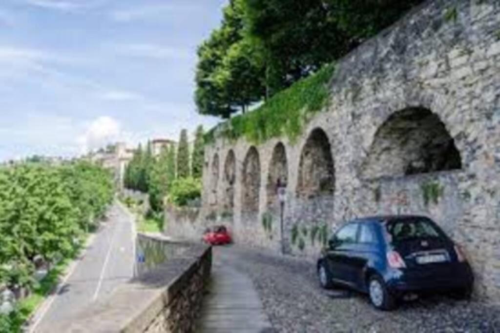 Apartamento Entire flat, independent entrance, 20 mins to BGY - Bergamo Milan airport Nembro Exterior foto