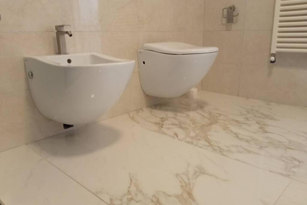 Apartamento Entire flat, independent entrance, 20 mins to BGY - Bergamo Milan airport Nembro Exterior foto