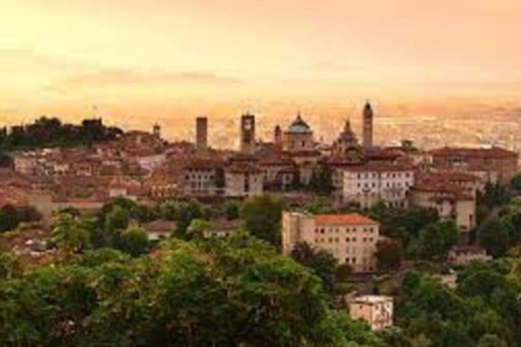 Apartamento Entire flat, independent entrance, 20 mins to BGY - Bergamo Milan airport Nembro Exterior foto